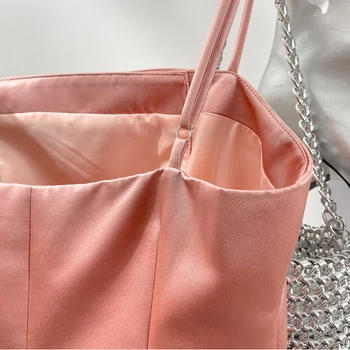 TWOTWINSTYLE Seksikas Segast Diamond Plisseeritud Kleit Naistele Square Krae Varrukateta Mini Kleidid Naiste Mood Uus 2021 Stiil