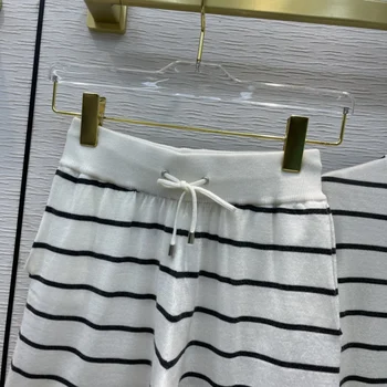 Mereväe Triibulised lühikesed Püksid Komplekt Naistele Suvel 2021 Luksus Brändi O-kaeluse Kontrasti Silmkoelised Tshirts koos Pingutusnöör Kõrge Vöökoht Lady Püksid