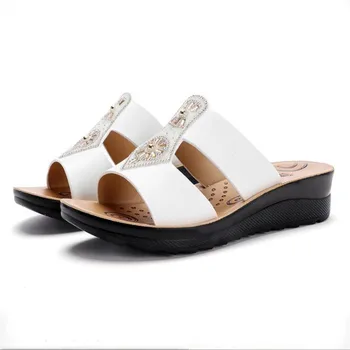 2020. aasta suvel uued naiste sandaalid sussid vabaaja Ehtne nahk ema kingad non-slip täistald naiste sandaalid Naiste kingad