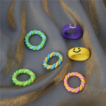 AOMU Ins Uus Mood Värvikas Käsitsi valmistatud Keraamiline Savi Twist Armas Emotikon Sõrmus Komplekt Naistele Tüdruk Trendikas Rõngad Ehted Kingitused