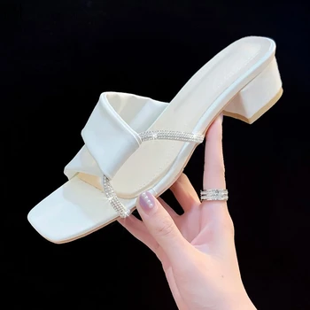 Naiste Sandaalid Seksikas Crystal Kõrged Kontsad Väljas Slaidid Suvel Square Varba Zapatillas De Casa 2021 Sapato Gladiaator Sandaalid Naistele
